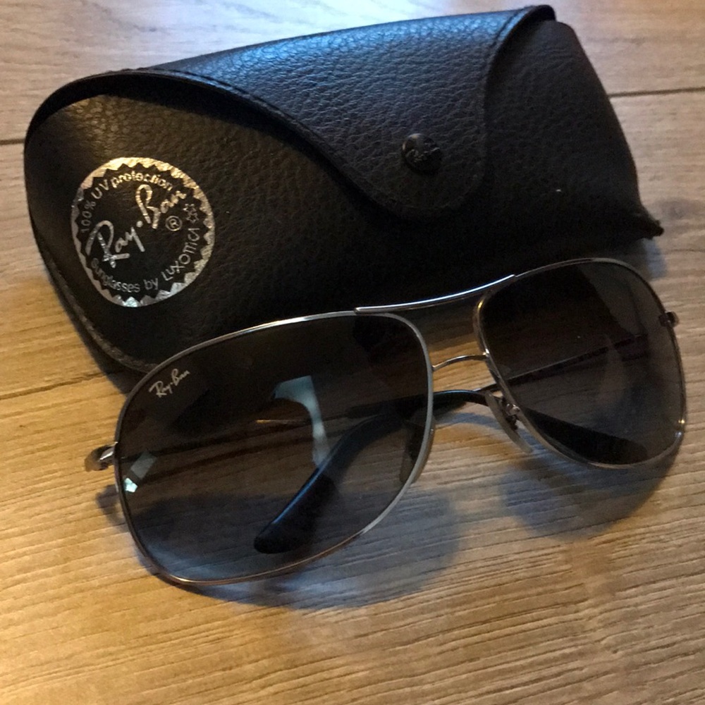 Ray ban sunglasses comes without box now